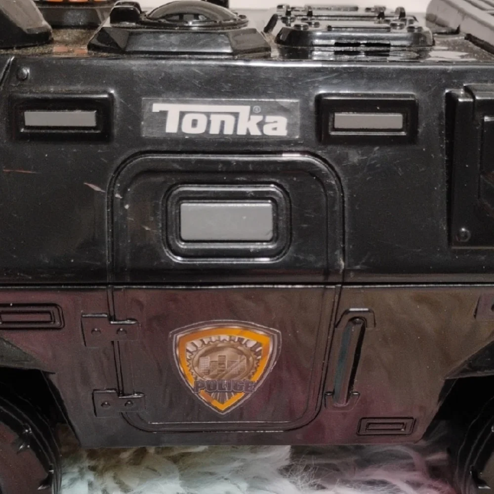 (#50) 2014 Tonka Black S.W.A.T. Tactical Armored Vehicle Toy Works Great